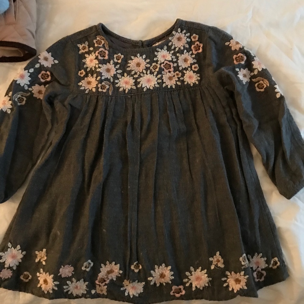 Zara baby girl grey dress with flowers.